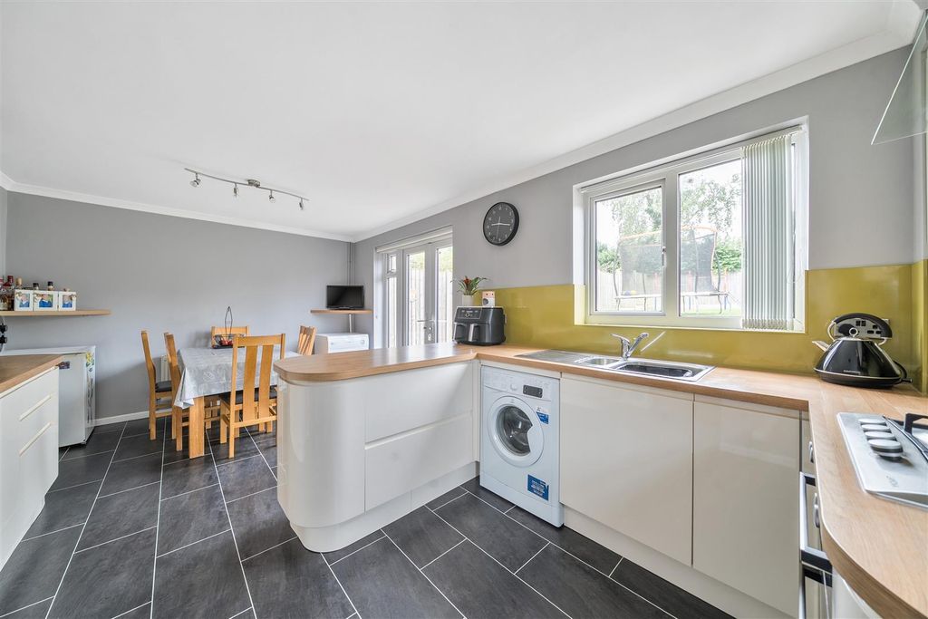 Property photo 2 of 15 Kitchen Diner