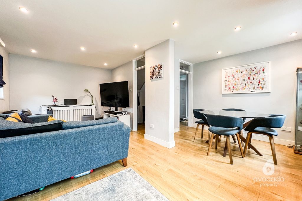 Property photo 2 of 14 4233924