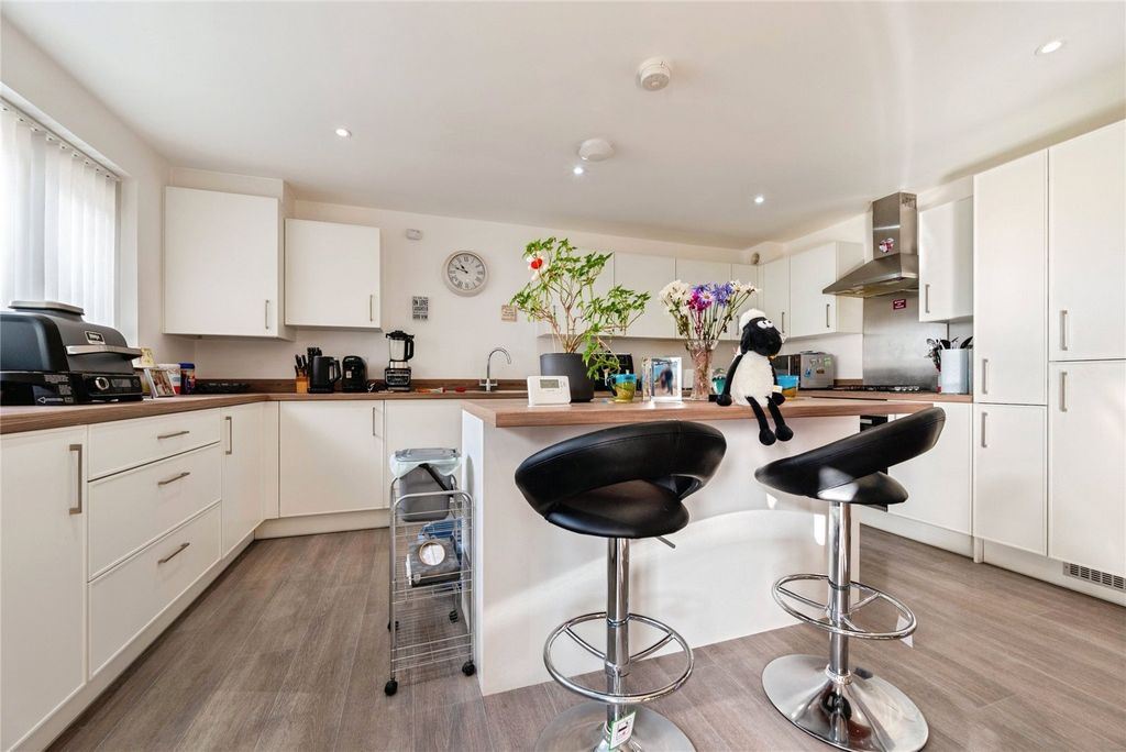 Property photo 2 of 23 Picture No. 27