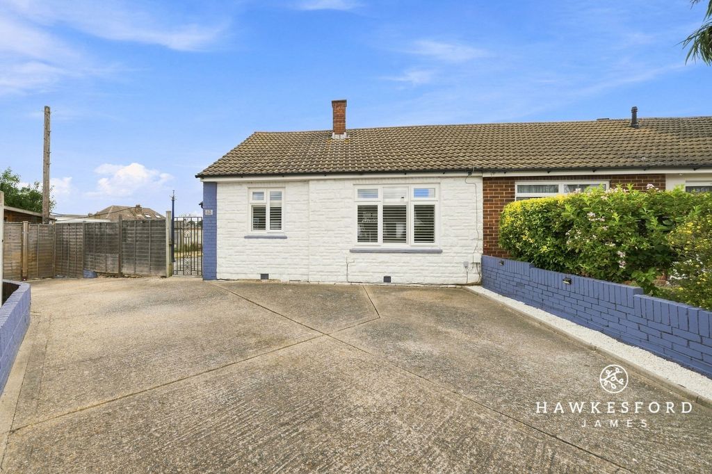 Property photo 1 of 16 Prentis Close, Sittingbourne - Front