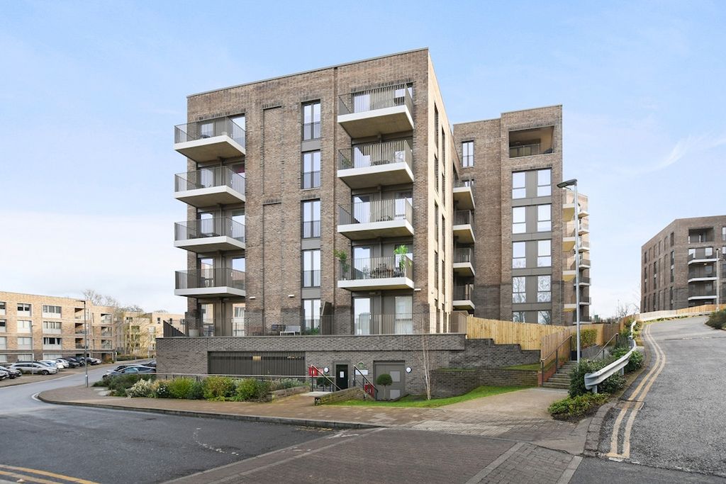 Property photo 3 of 12