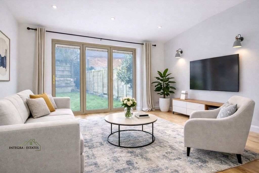 Property photo 3 of 30 Staged Livingroom