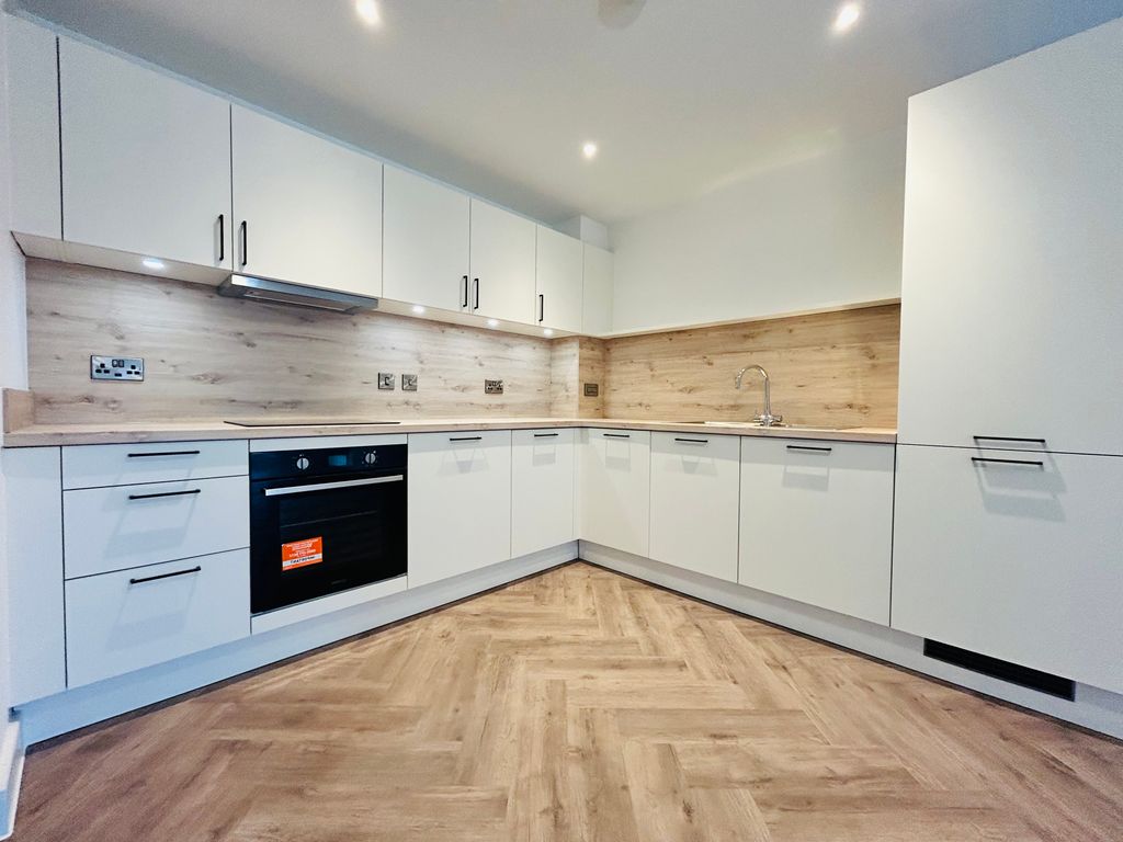 Property photo 2 of 5 Kitchen