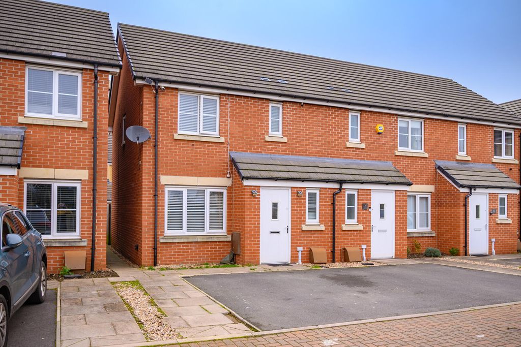 Property photo 1 of 18 Front (Exterior)