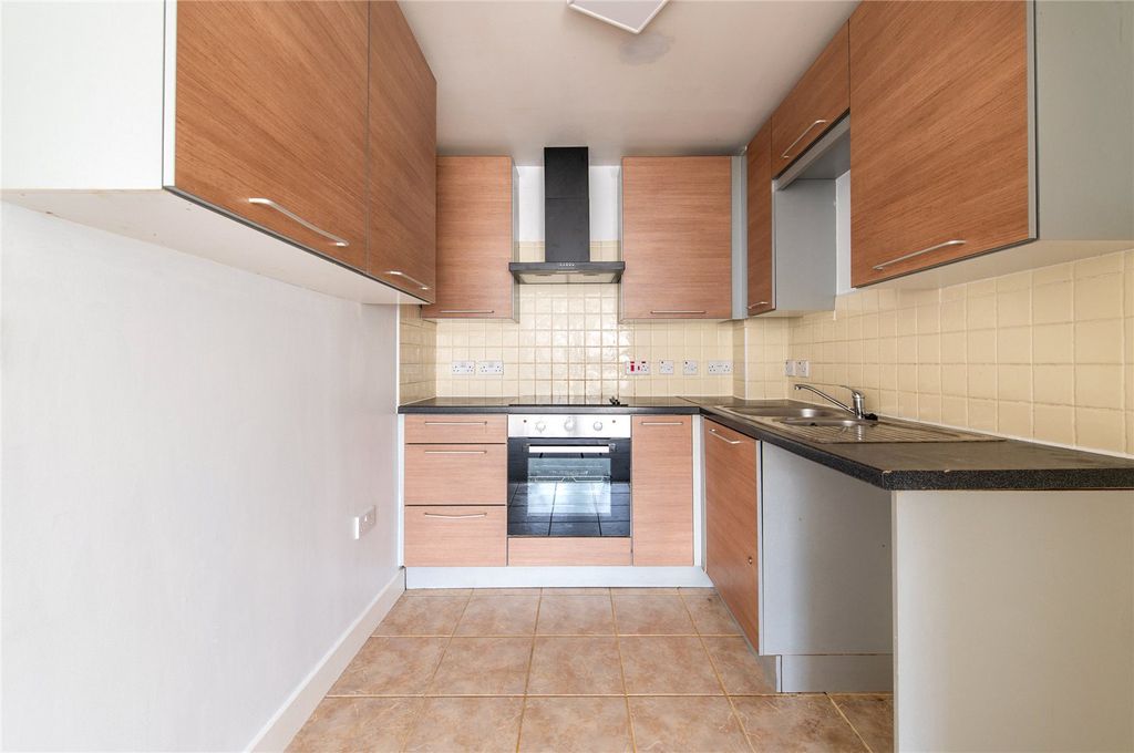 Property photo 3 of 19 Kitchen