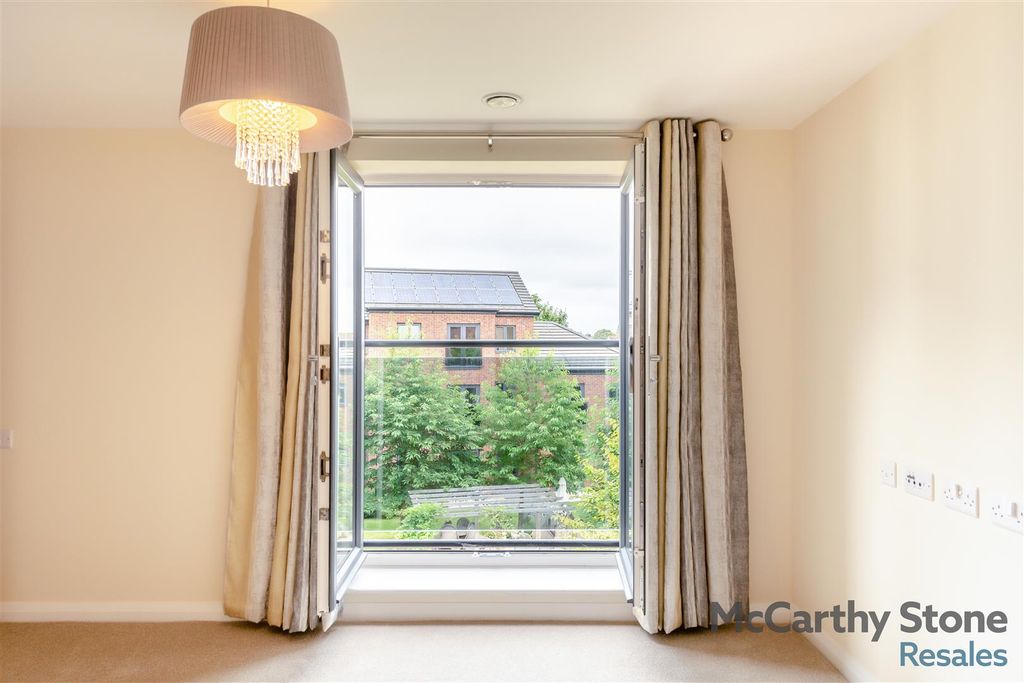 Property photo 3 of 22 8698165-Interior21.Jpg