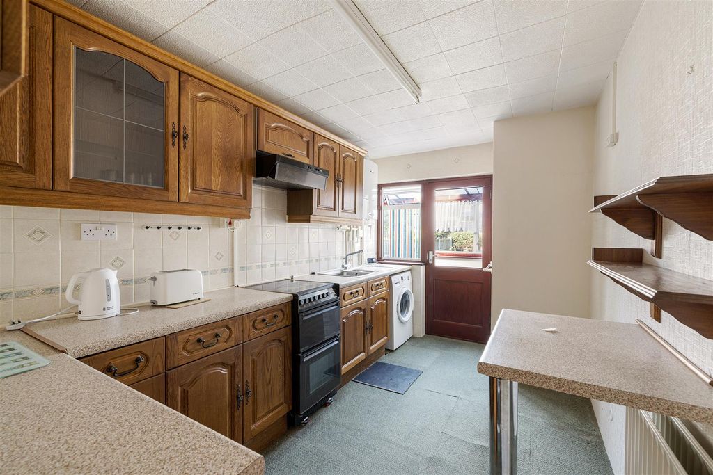 Property photo 3 of 25 St. Johns Road, E17