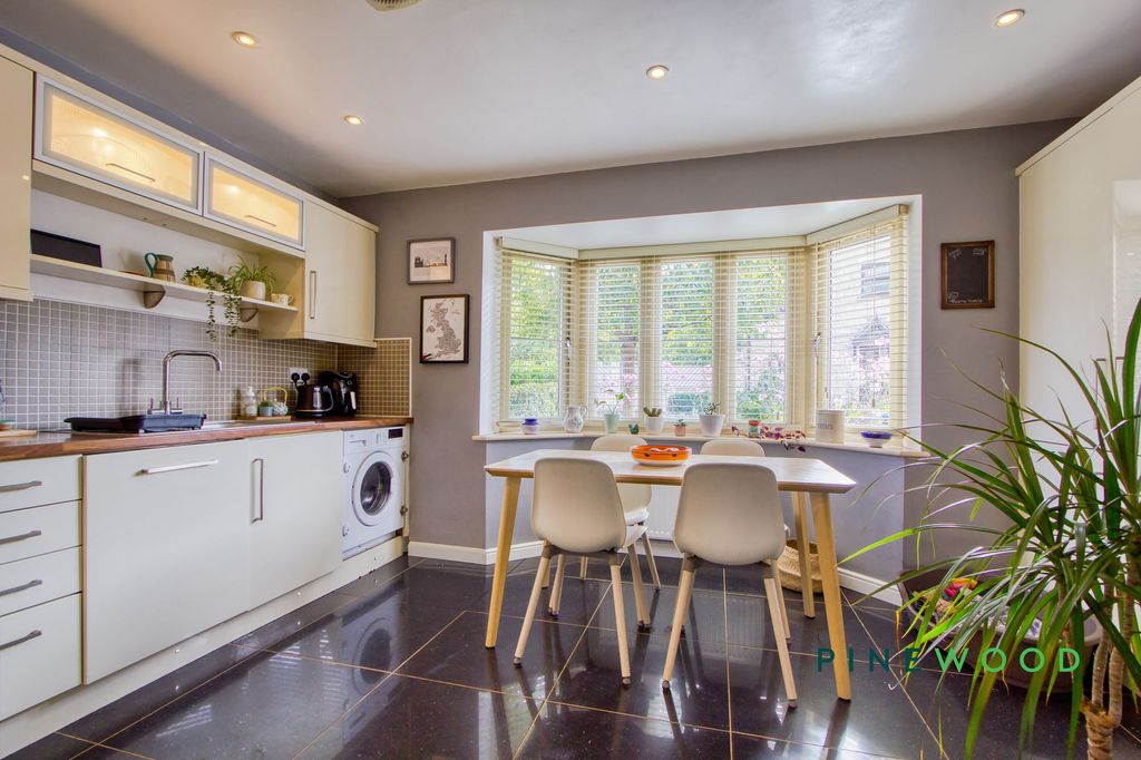 Property photo 2 of 24 Kitchen / Diner