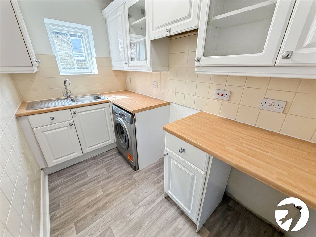 Property photo 2 of 8 Kitchen