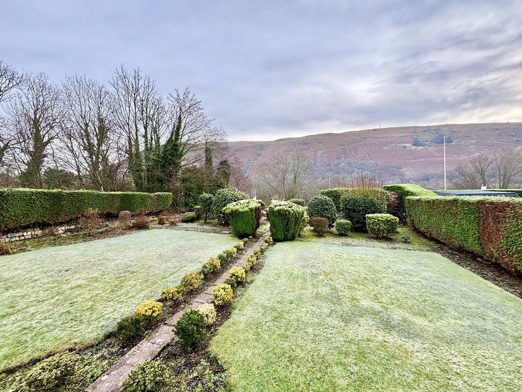 Property photo 2 of 40 Rear Garden