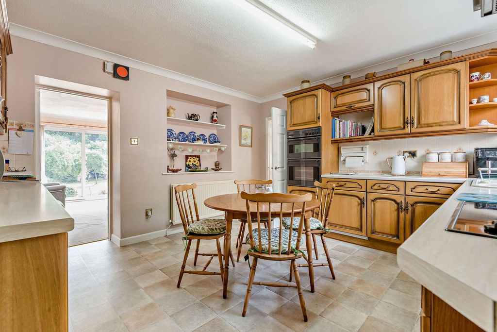 Property photo 3 of 23