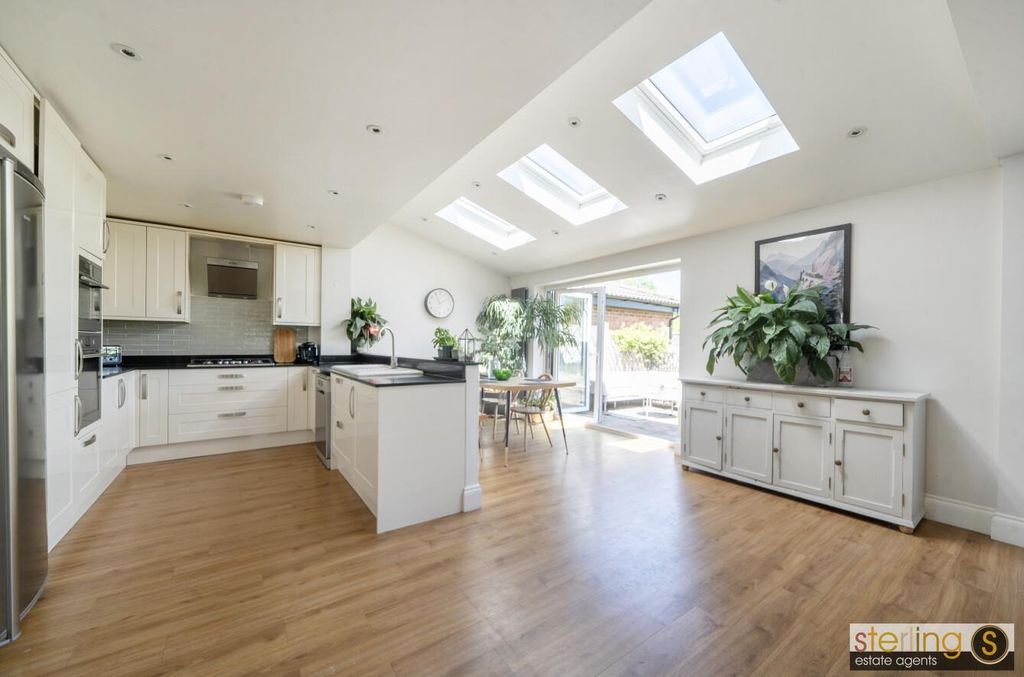 Property photo 2 of 18 Bc43A486-6F45-40E2-B58A-ba8F8F057E51.Jpg