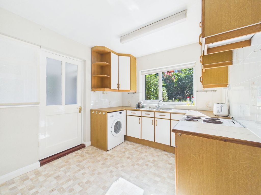 Property photo 3 of 17 Kitchen