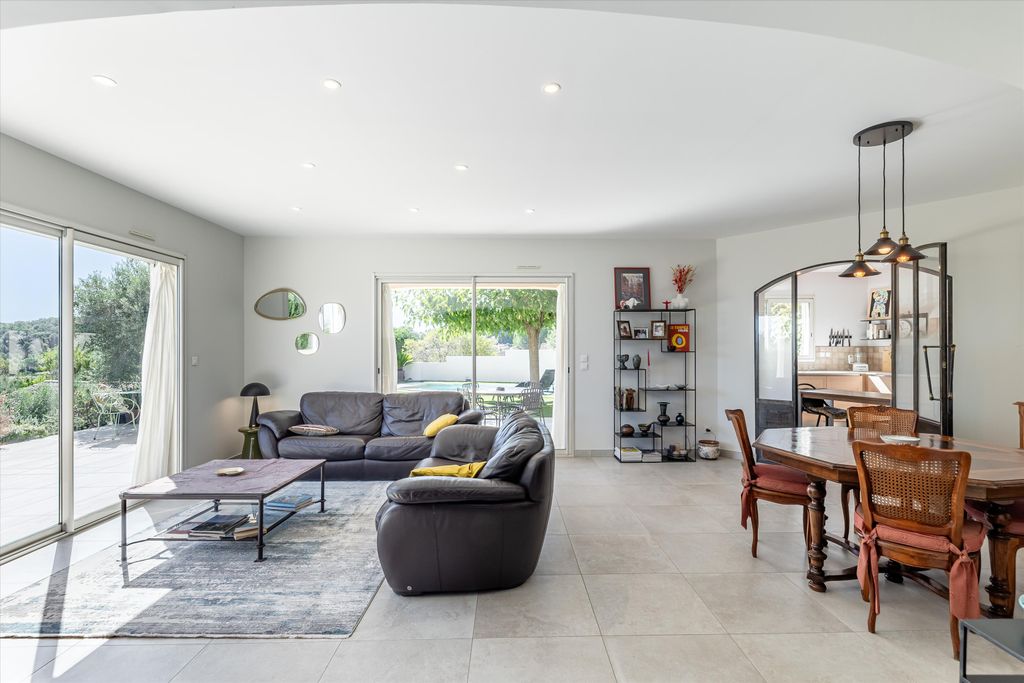 Property photo 2 of 21 Image