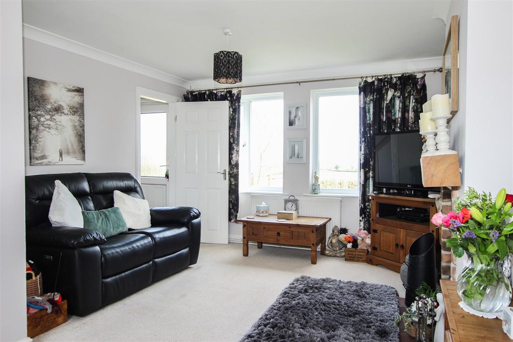 Property photo 3 of 12 Sitting Room