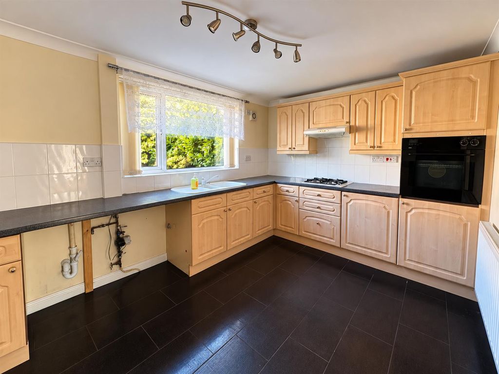 Property photo 3 of 11 Kitchen 1.Png