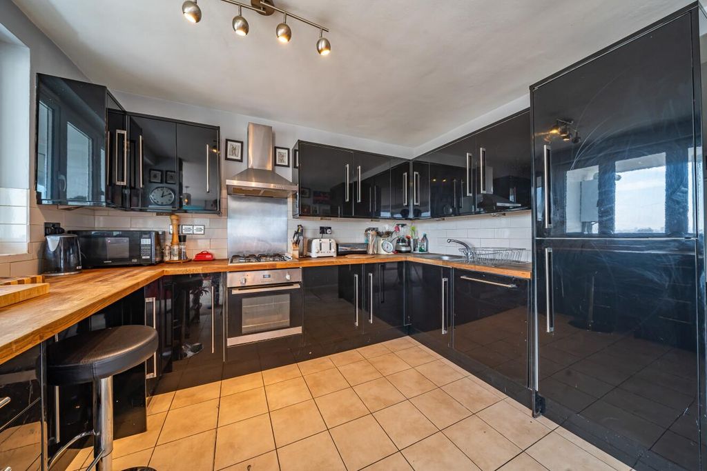 Property photo 2 of 12 Picture 2