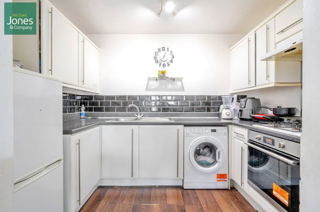 Property photo 2 of 10 Kitchen