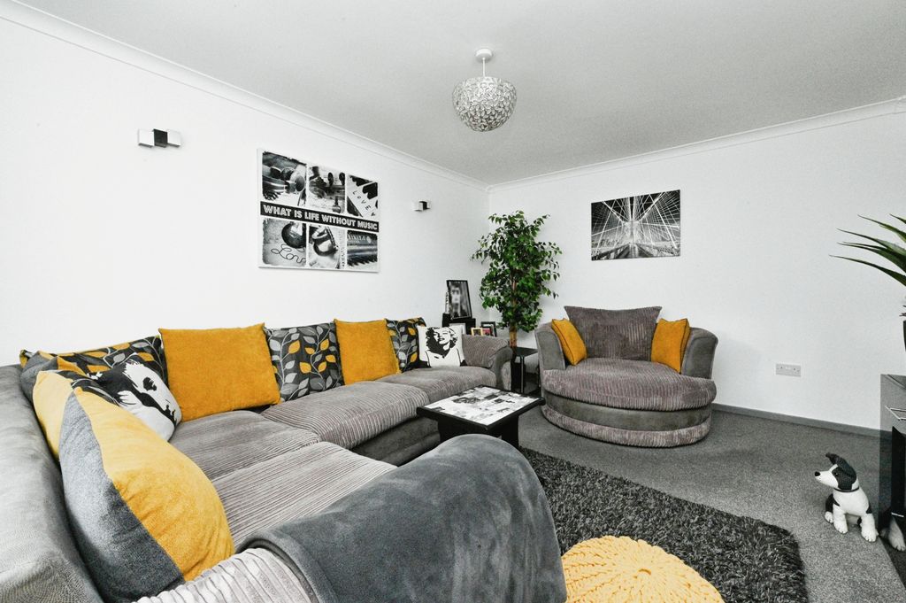 Property photo 3 of 15