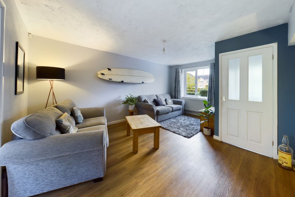 Property photo 2 of 16 Living Room