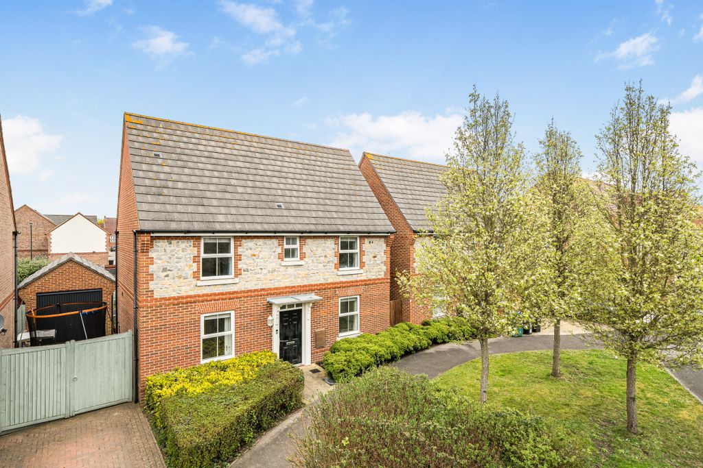 Property photo 1 of 13