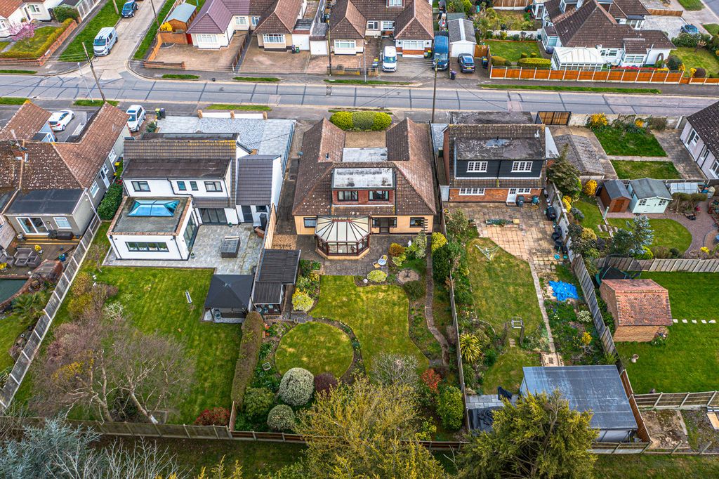 Property photo 2 of 35