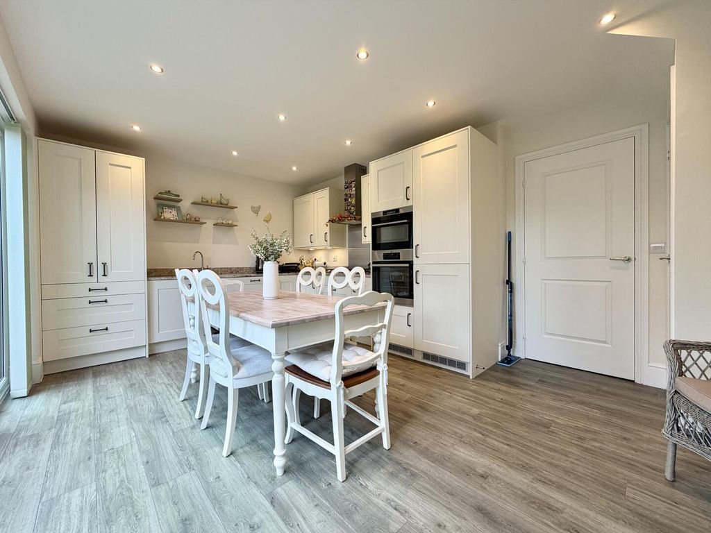 Property photo 3 of 28 Kitchen/Diner