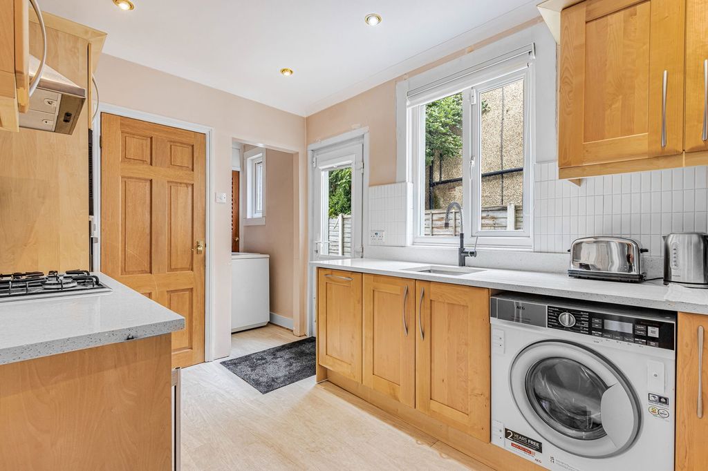 Property photo 2 of 19