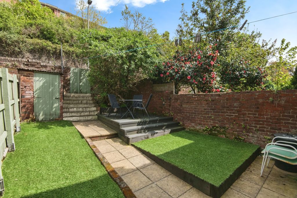 Property photo 3 of 11 Garden