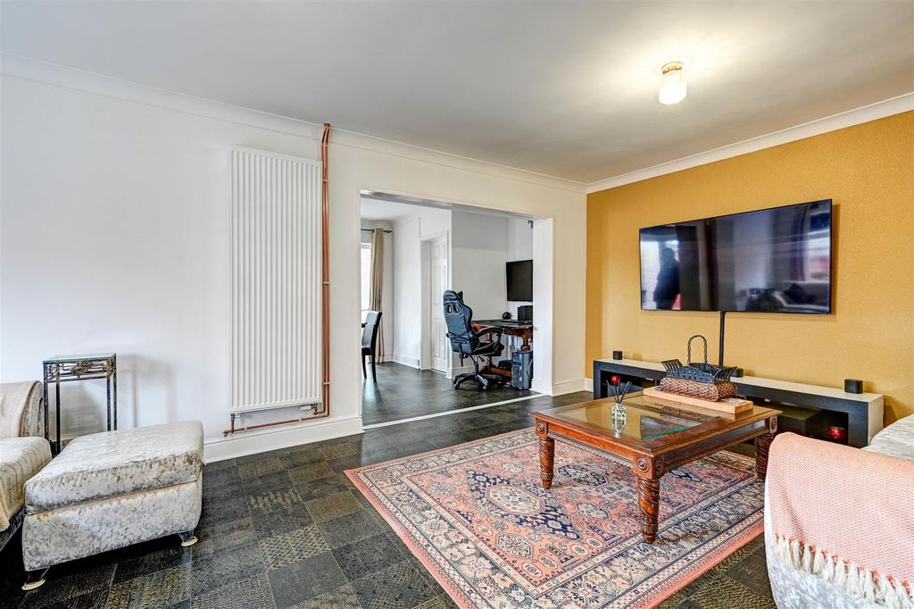 Property photo 2 of 20 Lounge 2.Jpg