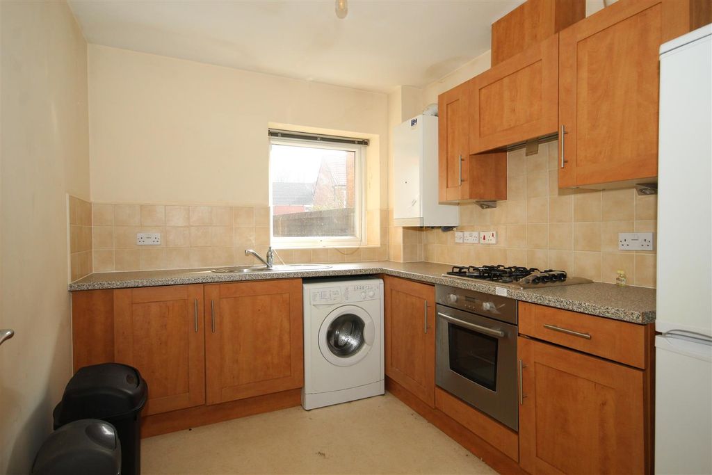 Property photo 2 of 10 Kitchen