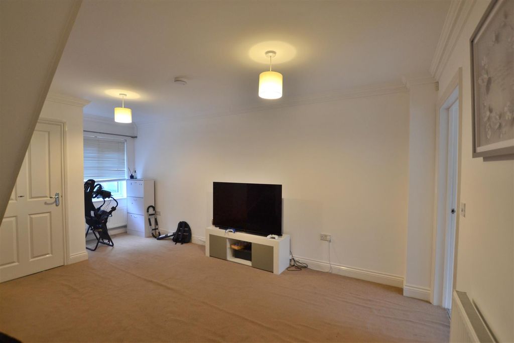 Property photo 2 of 10 Living Room
