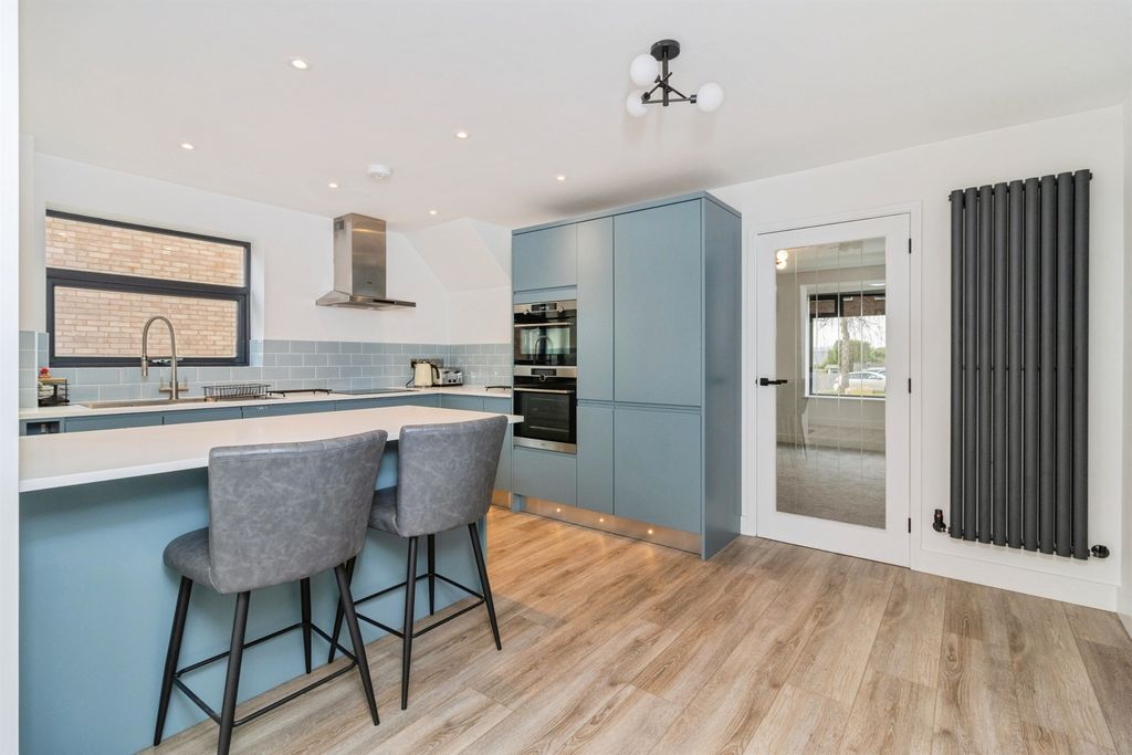 Property photo 3 of 22