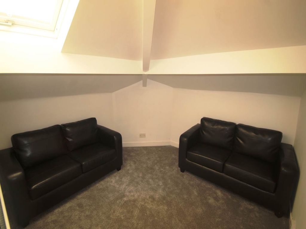 Property photo 3 of 8 Living Room