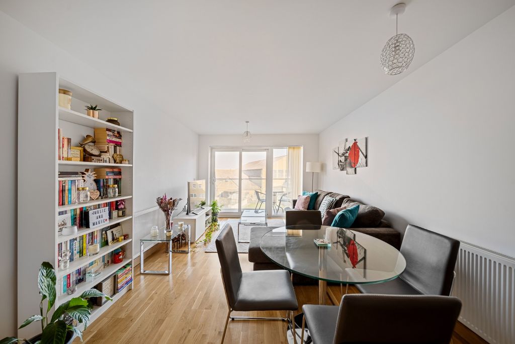 Property photo 2 of 18 3951974