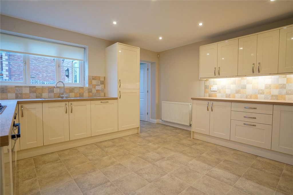 Property photo 3 of 17 Picture No. 11