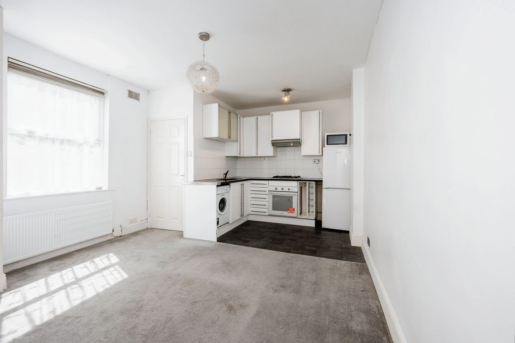 Property photo 2 of 8