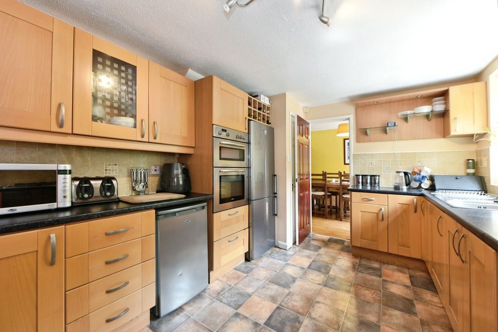 Property photo 2 of 16 Kitchen