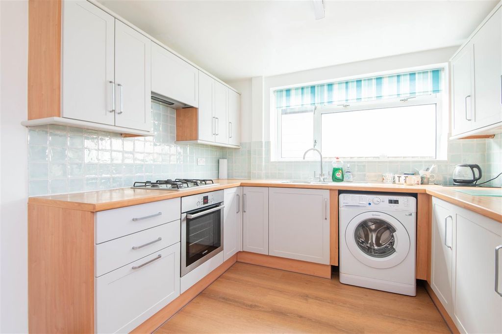 Property photo 3 of 21 Kitchen