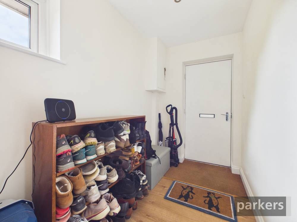 Property photo 2 of 14 Giraffe360-Still013