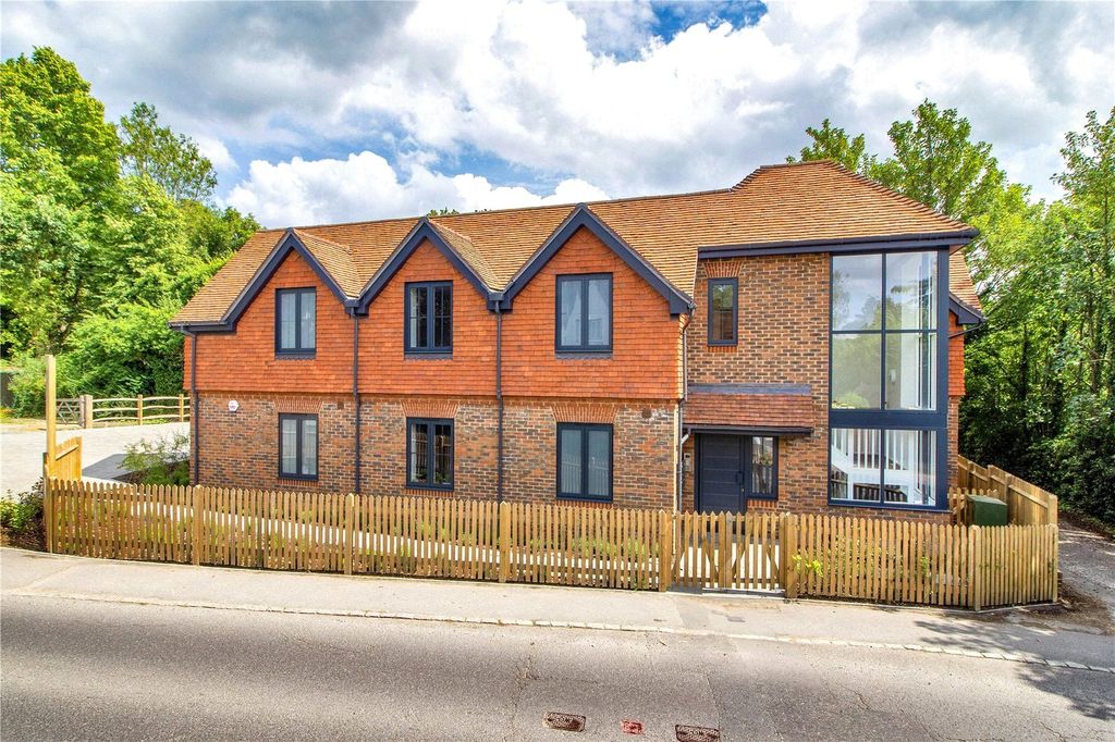 Property photo 1 of 8 External