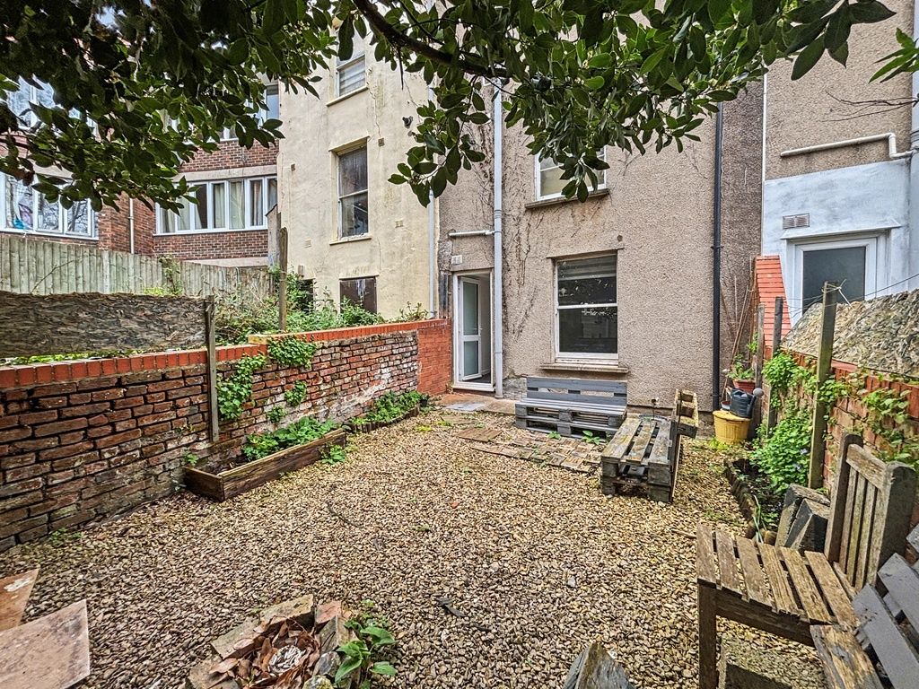 Property photo 1 of 11 Private Gravel Courtyard With Rustic Seating...