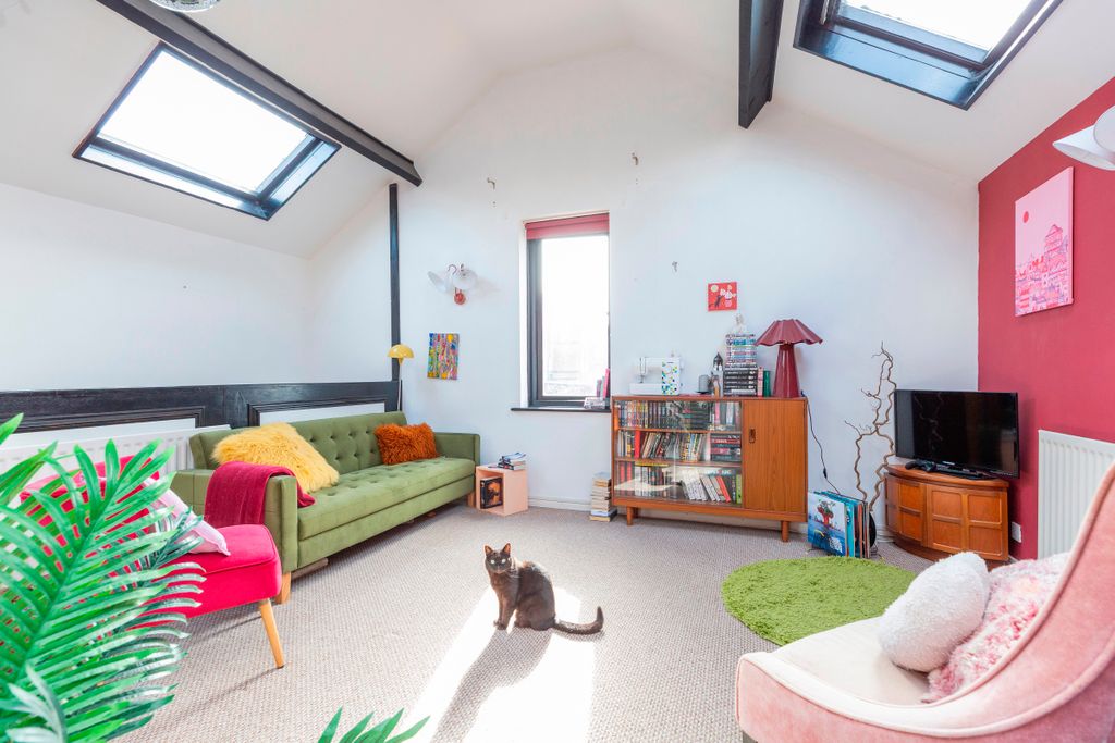 Property photo 3 of 11