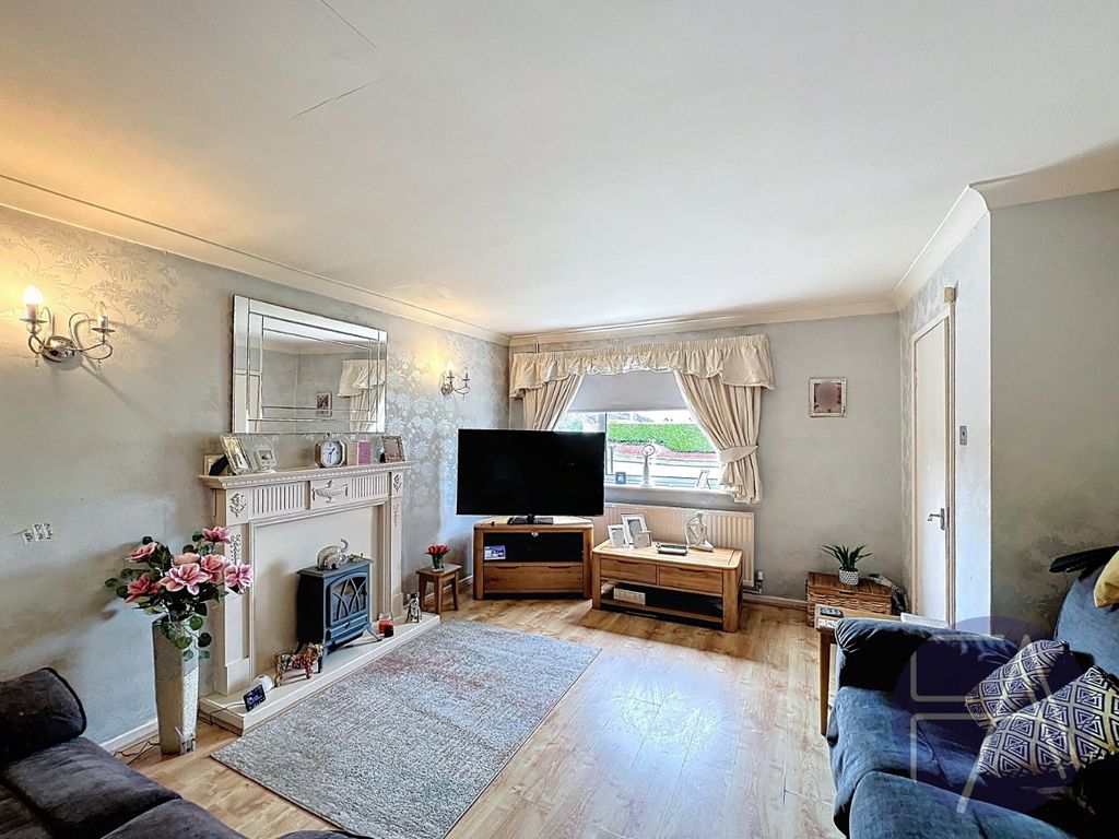 Property photo 2 of 19 5083982