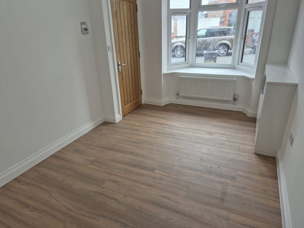 Property photo 3 of 13 Lounge