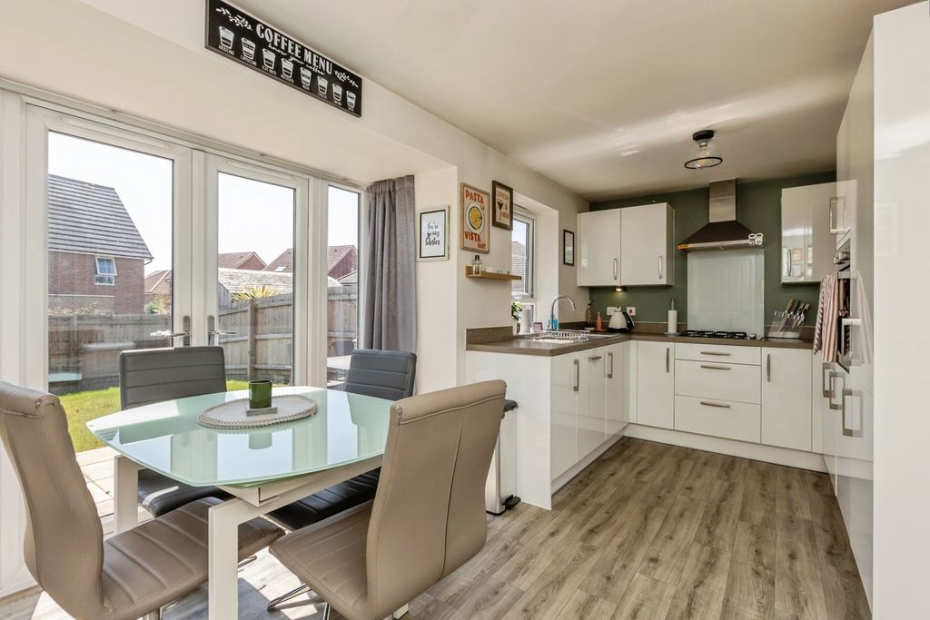Property photo 2 of 17 Kitchen Diner
