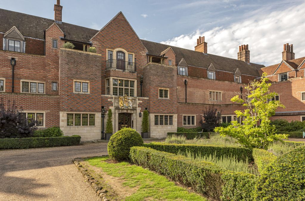 Property photo 2 of 20