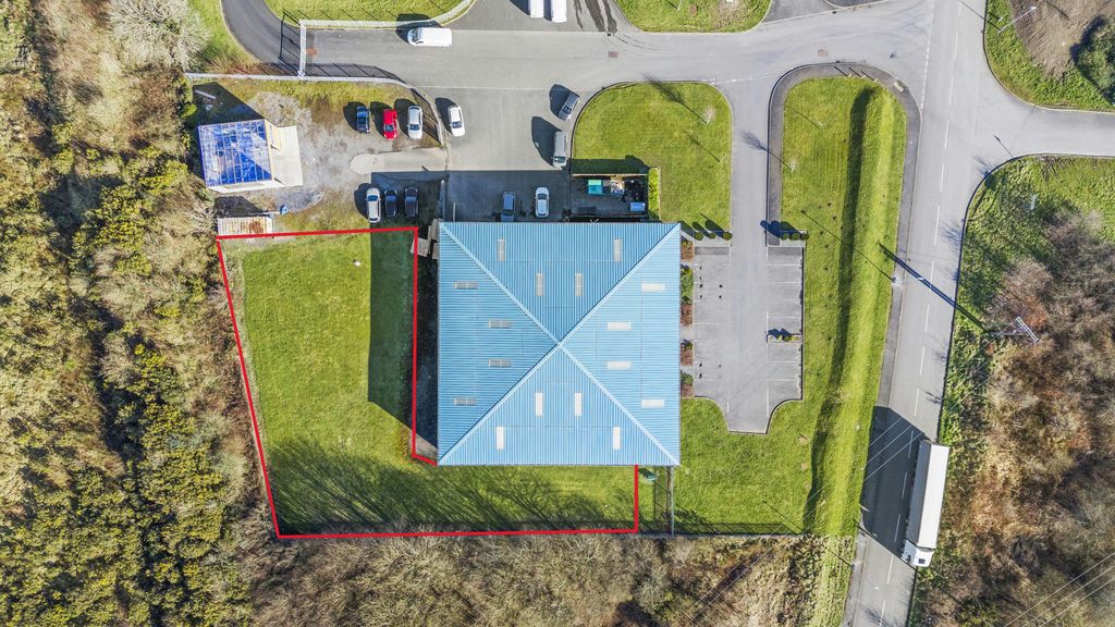 Property photo 1 of 7 Redline Yard.Jpg