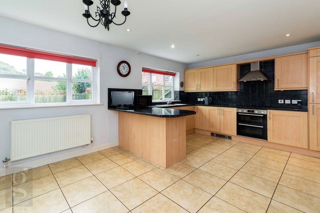 Property photo 2 of 26