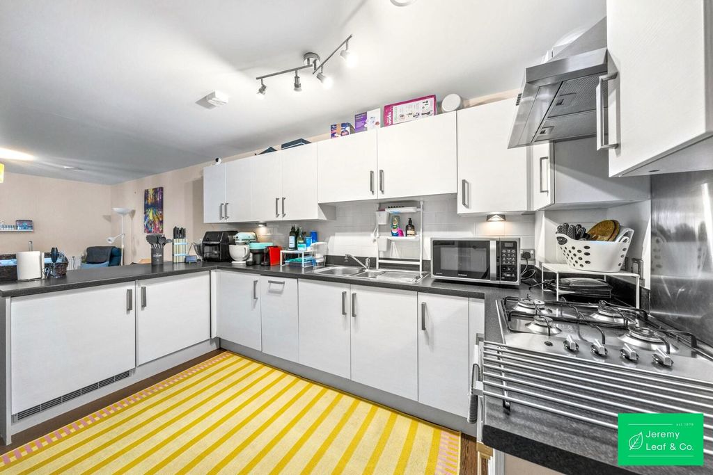 Property photo 2 of 14 Kitchen